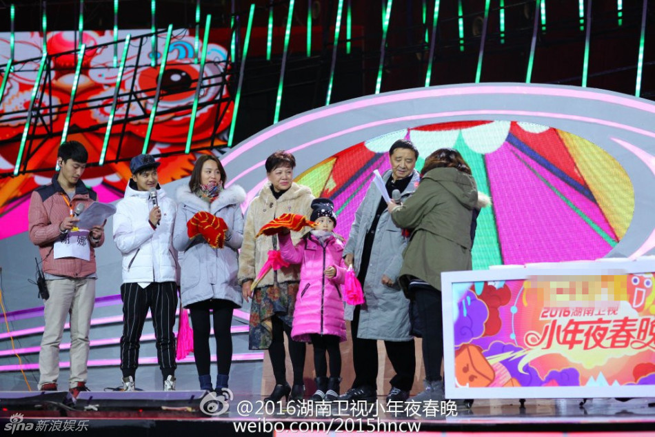 组图:湖南小年春晚彩排 张柏芝舞蹈张杰IU合唱