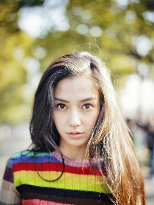 Angelababy怀孕九个月,Angelababy怀孕九个月 angelababy马路随拍 撩发风情迷人