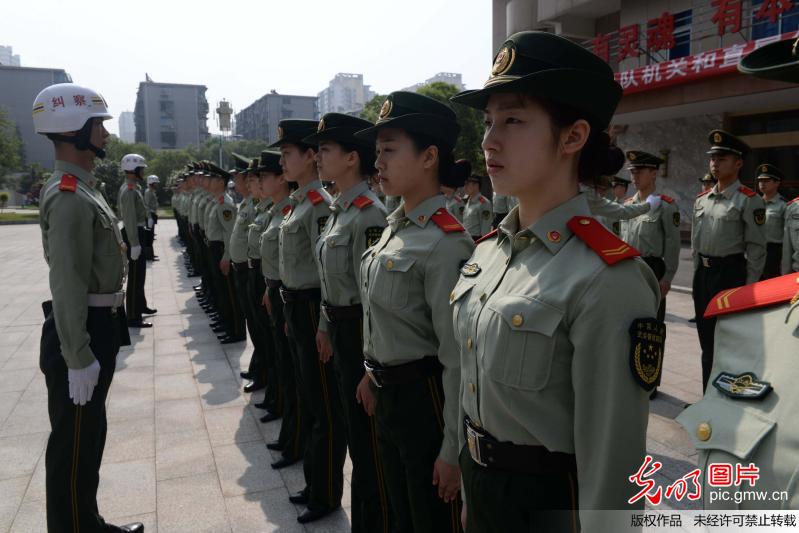 江西武警更换新式标志服饰(4)