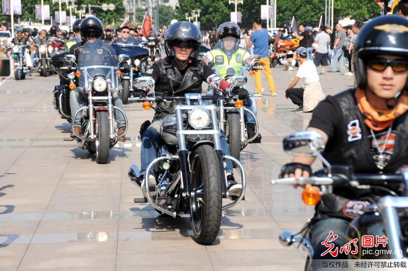 近千辆世界顶级摩托车骑聚连云港(5)