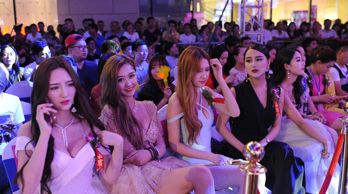 安徽国际胸模大赛决赛 辣妈意外夺冠(9)_今日头条图集 _光明网