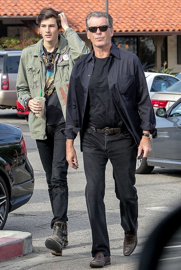 组图:励志!007布鲁斯南儿子从小胖变长腿帅哥 _今日头条图集 _光明网