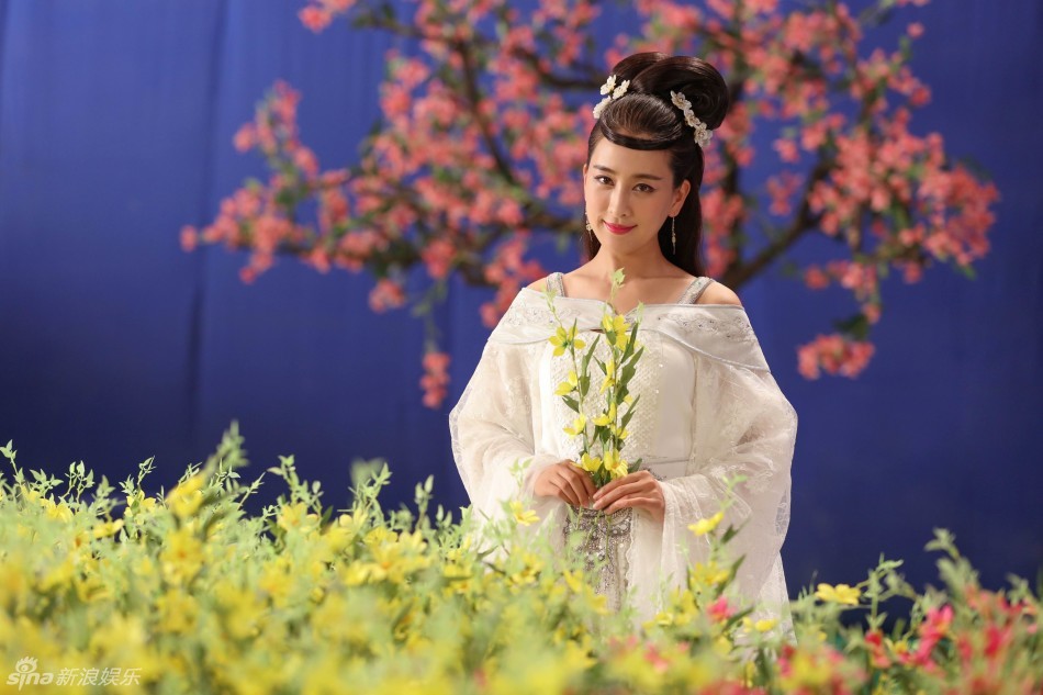 组图:《何仙姑》杀青 马苏笑称仙女变黑仙