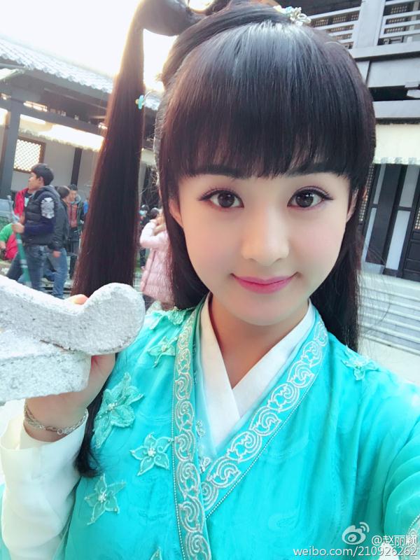 赵丽颖晒过的古装自拍 小表情萌翻网友