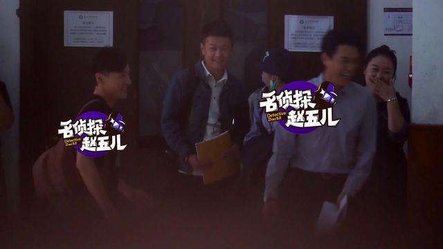 胡歌客串靳东白百何新戏现场曝光 跪地撒娇扯