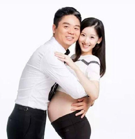 生的是女孩?"奶茶妹妹"章泽天抱女出镜宝宝疑首次曝光