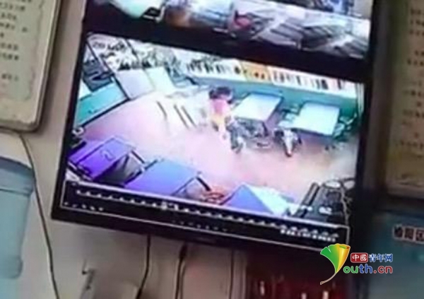 陕西幼童幼儿园内被虐打 教育局:打人者是舅妈