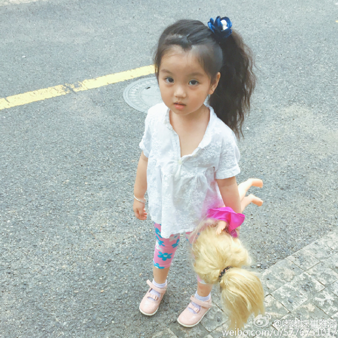 3歲小萌娃阿拉蕾走紅 生活照曝光可愛懂事