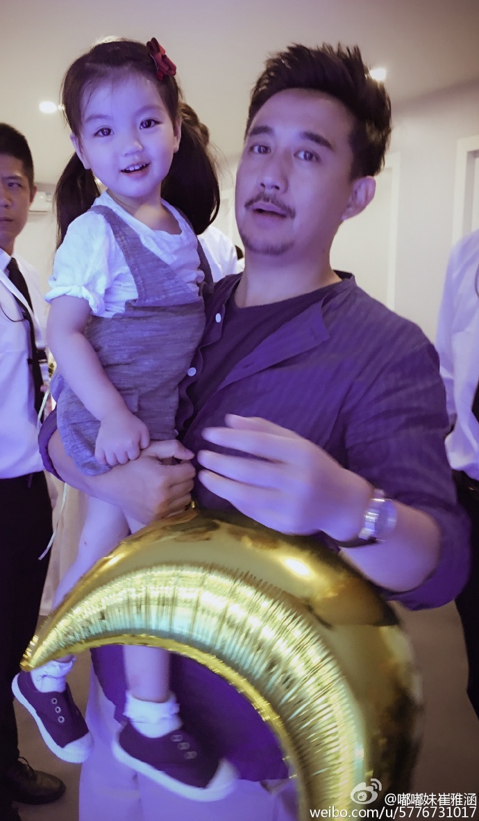 3歲小萌娃阿拉蕾走紅 生活照曝光可愛懂事