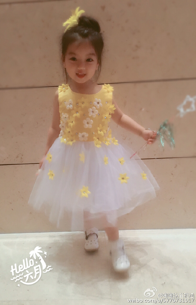 3歲小萌娃阿拉蕾走紅 生活照曝光可愛懂事