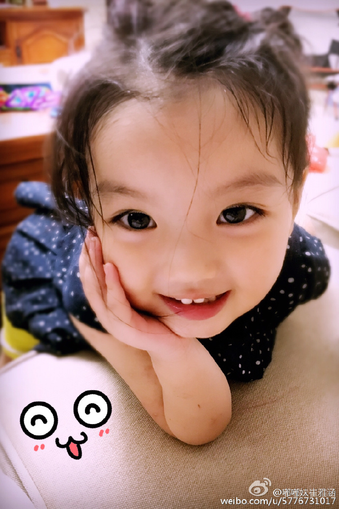 3歲小萌娃阿拉蕾走紅 生活照曝光可愛懂事