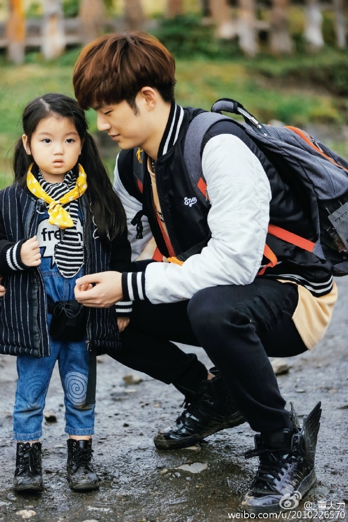 3歲小萌娃阿拉蕾走紅 生活照曝光可愛懂事