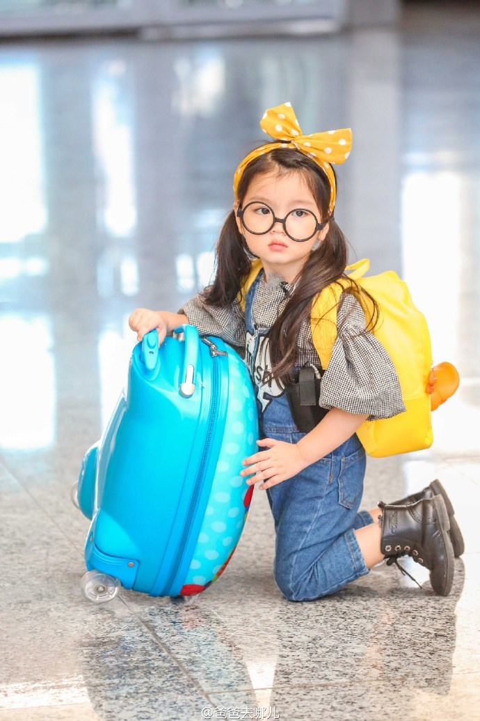 3歲小萌娃阿拉蕾走紅 生活照曝光可愛懂事