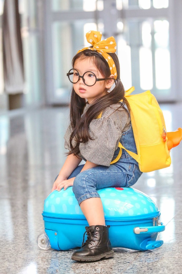 3歲小萌娃阿拉蕾走紅 生活照曝光可愛懂事