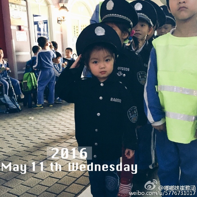 3歲小萌娃阿拉蕾走紅 生活照曝光可愛懂事