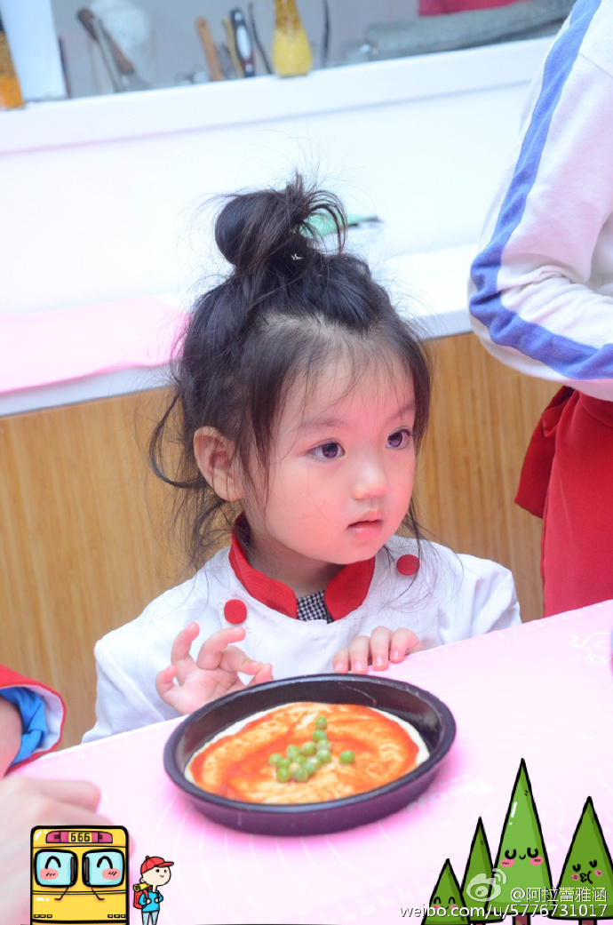 3歲小萌娃阿拉蕾走紅 生活照曝光可愛懂事