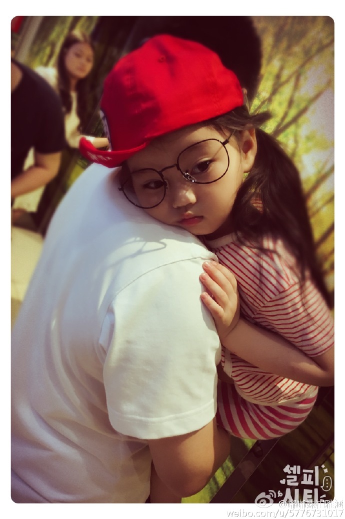 3歲小萌娃阿拉蕾走紅 生活照曝光可愛懂事