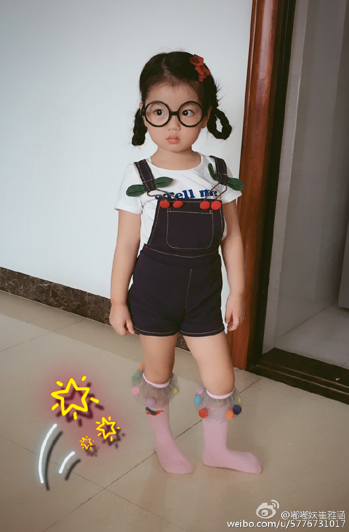 3歲小萌娃阿拉蕾走紅 生活照曝光可愛懂事