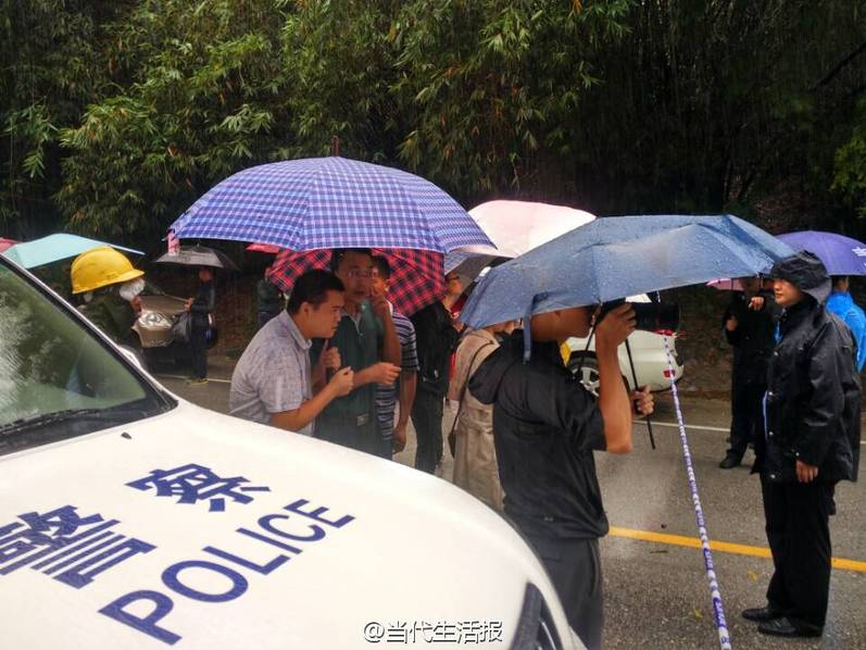 南宁惨烈车祸现场﹕越野车5人当场死亡(8)