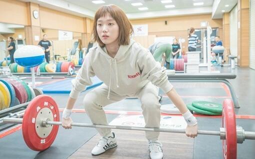 女神秒变女汉子!李圣京增肥后苦练举重