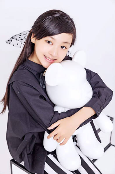 "小芈姝"5年拍百部戏 与孙俪,蒋欣合影甜美可爱