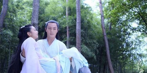 明星公主抱,胡歌刘亦菲最虐心,他们最尴尬!