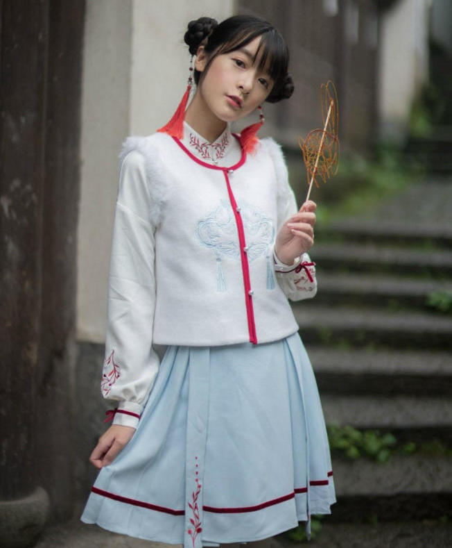 雨打娇艳回眸婉约 徐娇拍摄古风写真