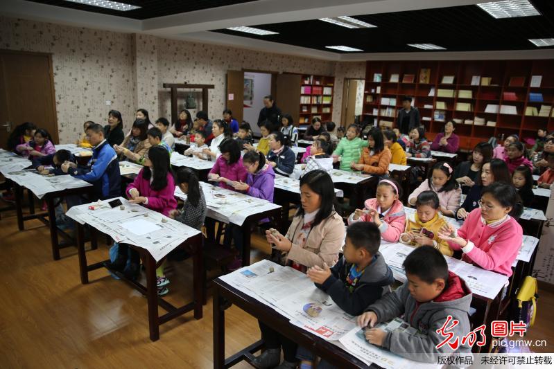 苏州泥塑进公益学堂传承民间艺术