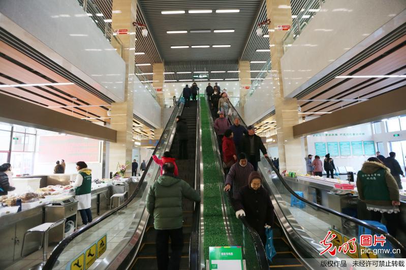 江苏南通首个五星级菜市场开业 周边居民受益