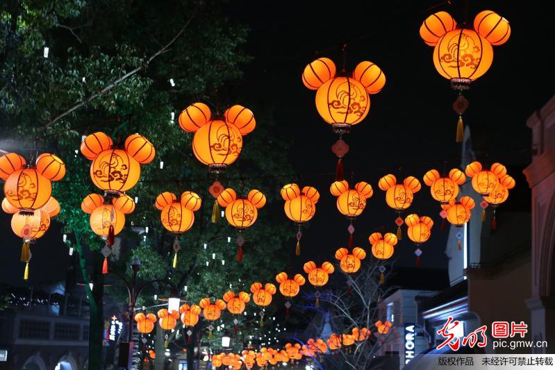 上海迪士尼首迎农历新年 度假区充满中国味(