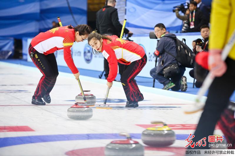世界女子冰壶锦标赛中国队取首胜(4)