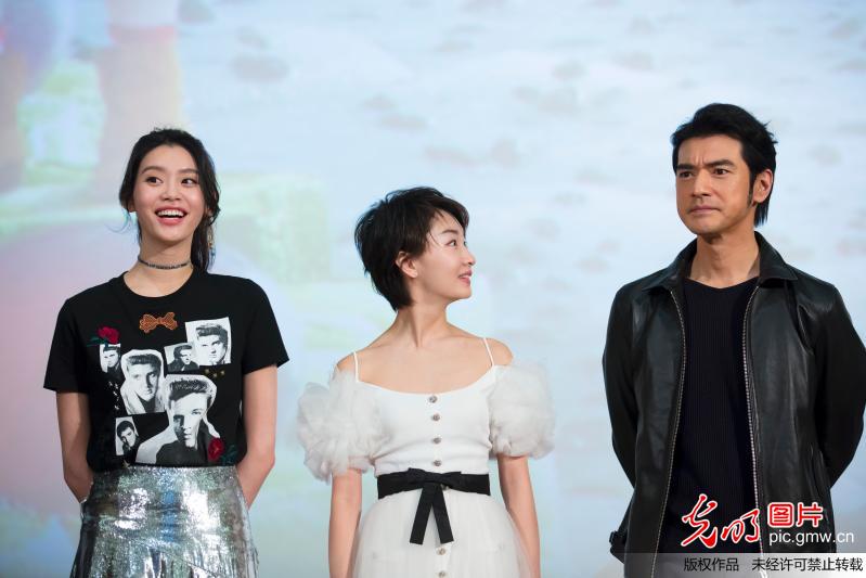 电影《喜欢你》主创在京出席全球首映活动(9)