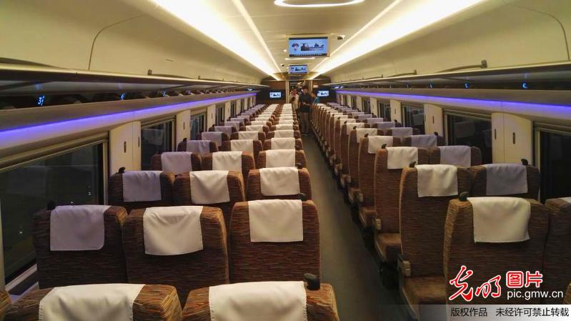 “复兴号”动车组京沪两端双向首发(4)_焦点 _光明网