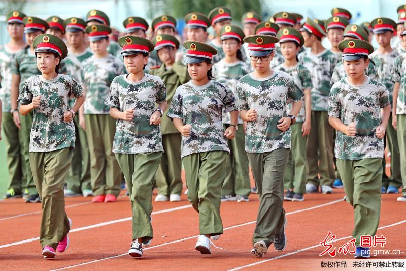 河北秦皇岛:军训迎开学