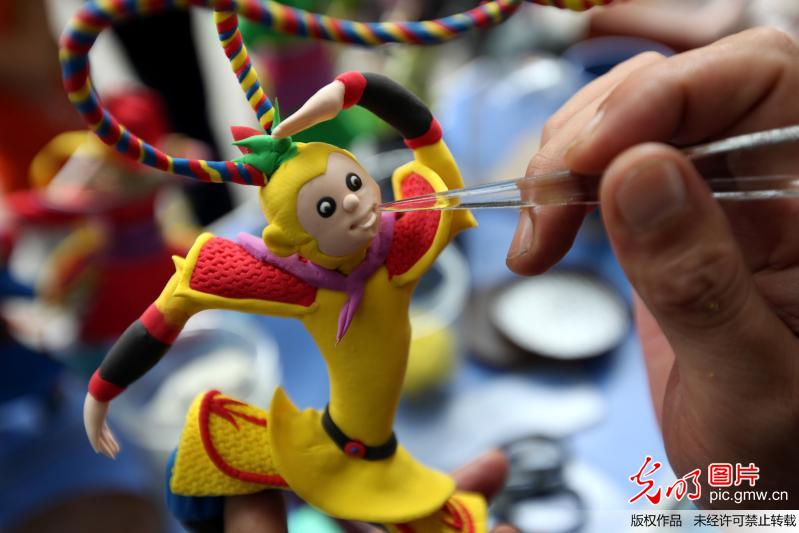 2017年9月3日,在枣庄市举办的第一届民间绝技绝活大赛中,民间艺人