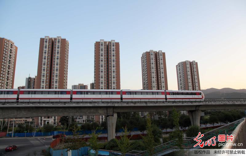 北京首条磁悬浮s1线空载试运行