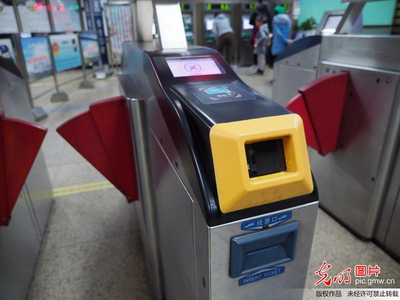 北京地铁闸机升级 二维码时代即将来临
