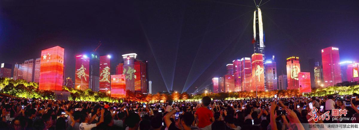 深圳楼宇灯光秀庆祝改革开放40周年 深圳楼宇灯光秀庆祝改革开放40周年