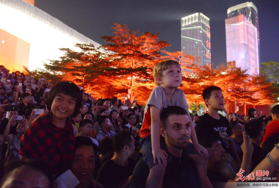 深圳楼宇灯光秀庆祝改革开放40周年 深圳楼宇灯光秀庆祝改革开放40周年