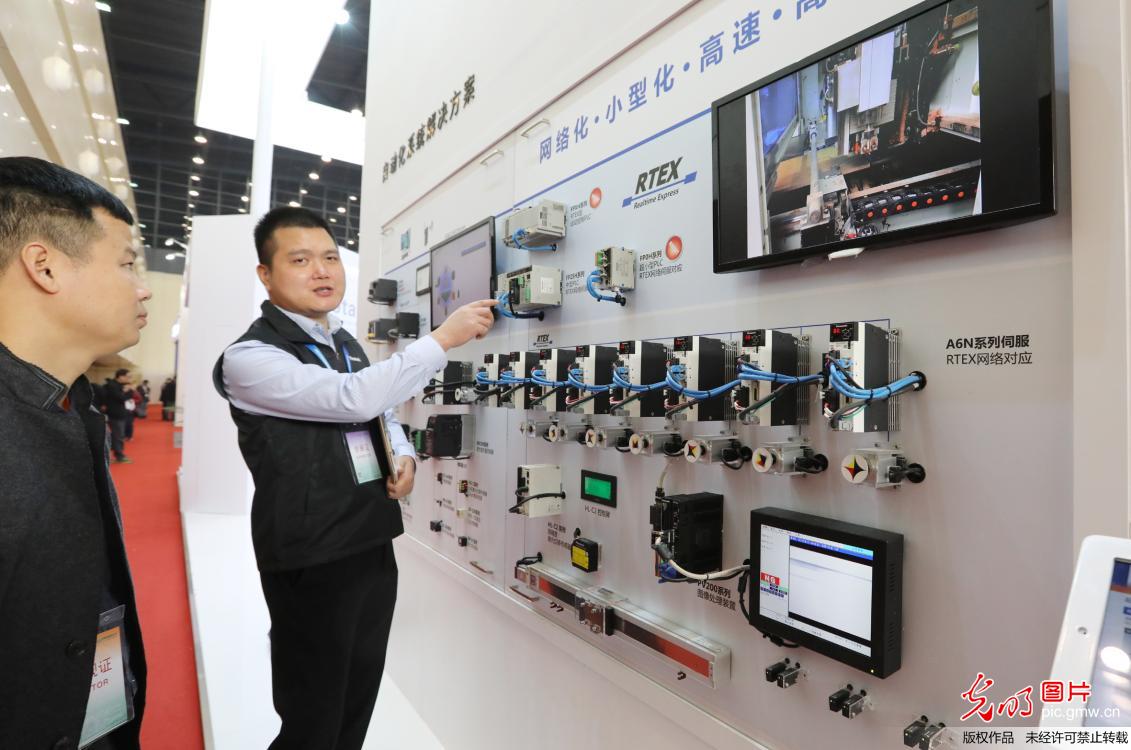首届世界传感器大会郑州举行