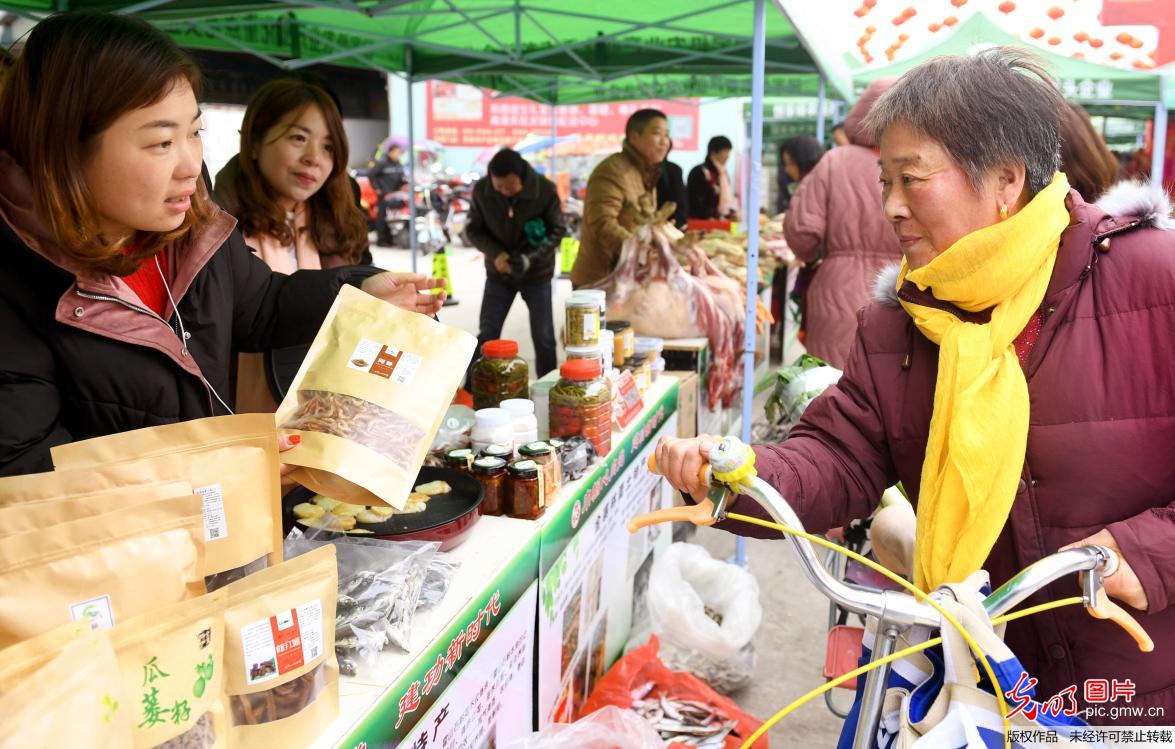 扶贫农产品畅销腌腊节 扶贫农产品畅销腌腊节