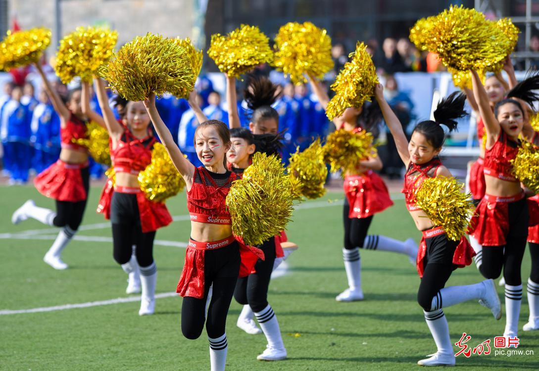 内蒙古举行青少年校园足球日活动