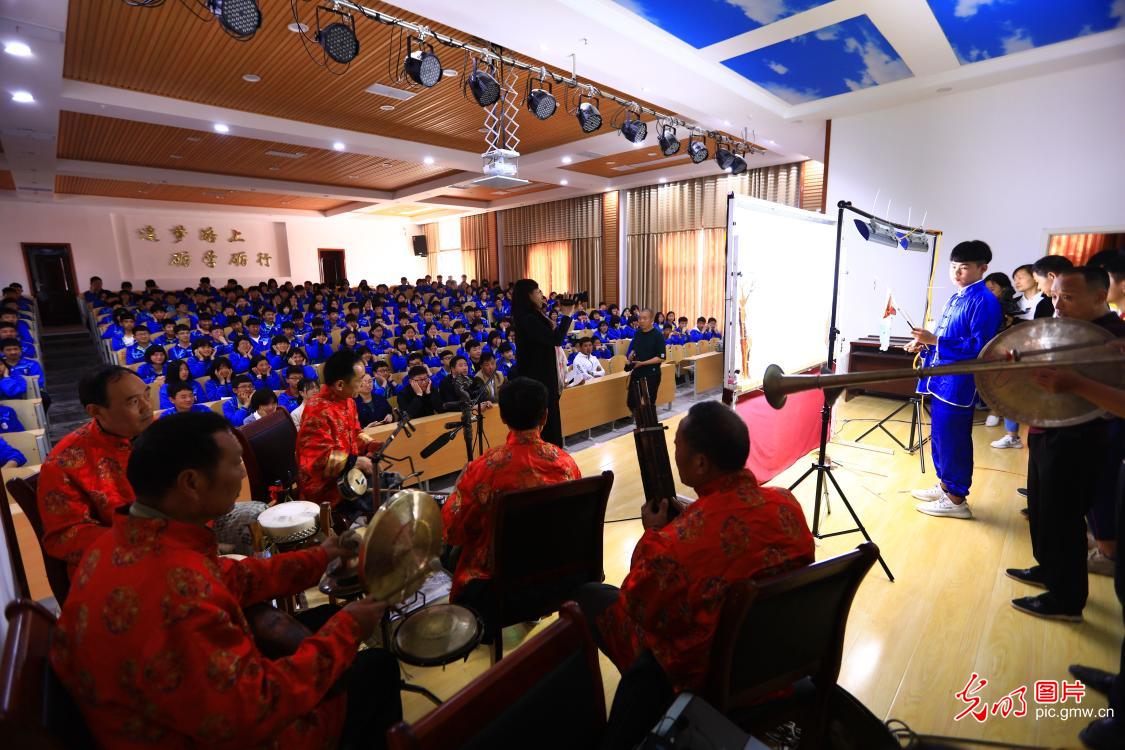 山东曹县:学皮影传非遗 山东曹县:学皮影传非遗