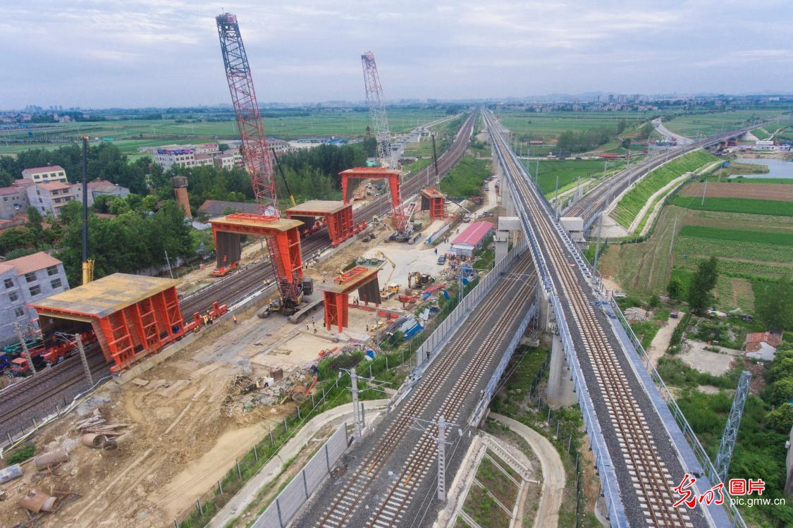 蒙华铁路全线铺轨完成 转入联络线建设阶段