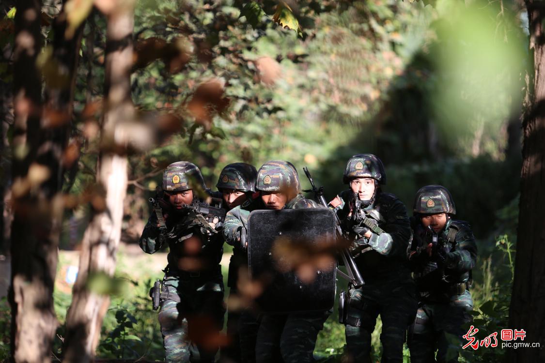 云南昆明武警实战练兵