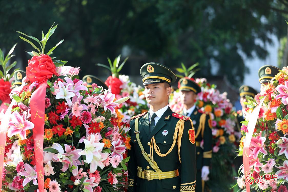 【光明图刊】烈士纪念日:缅怀先烈 致敬英雄