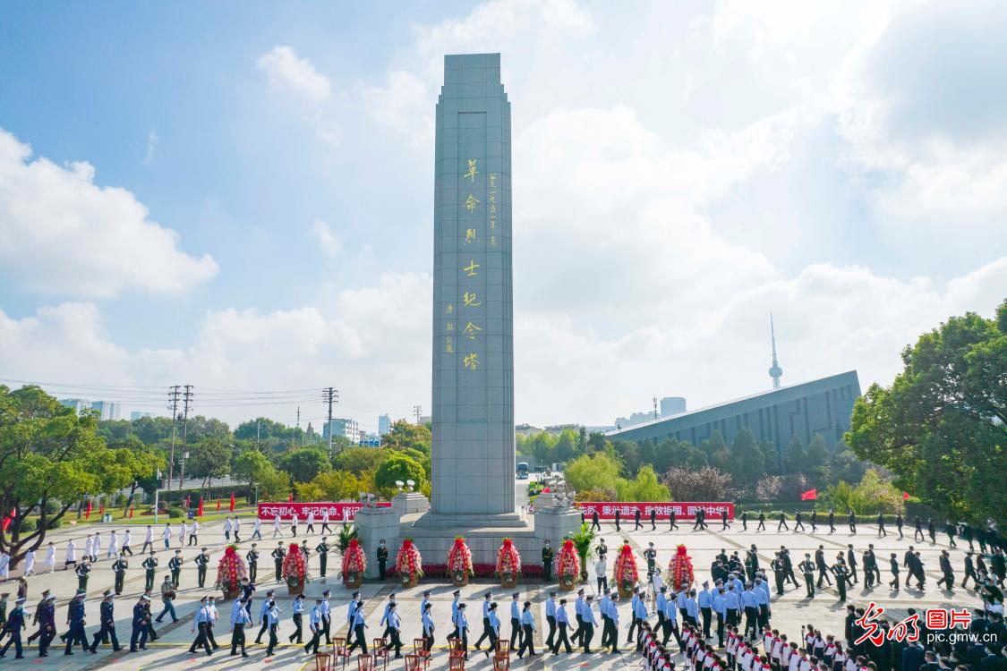 光明图刊烈士纪念日缅怀先烈致敬英雄