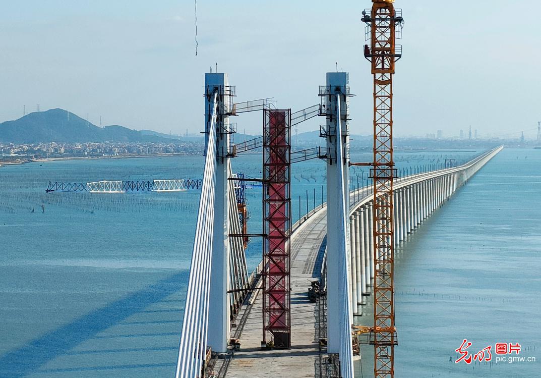 新建福厦铁路湄洲湾跨海大桥成功合龙