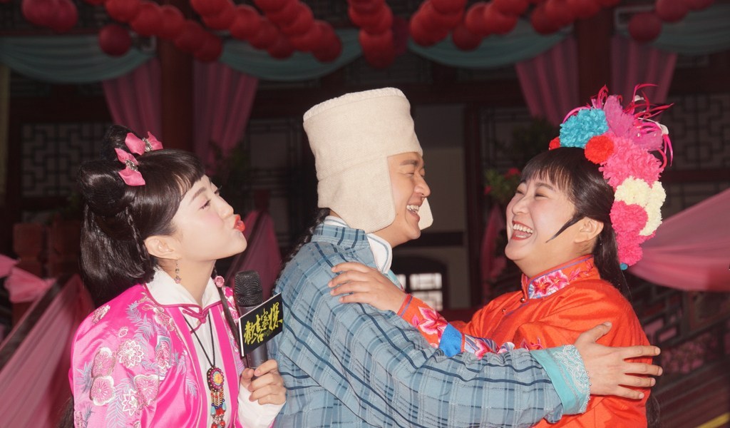 包贝尔亲贾玲不惧爱妻吃醋