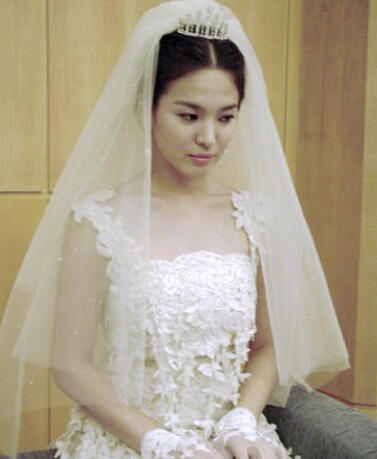 宋慧乔曾在《浪漫满屋》中穿婚纱